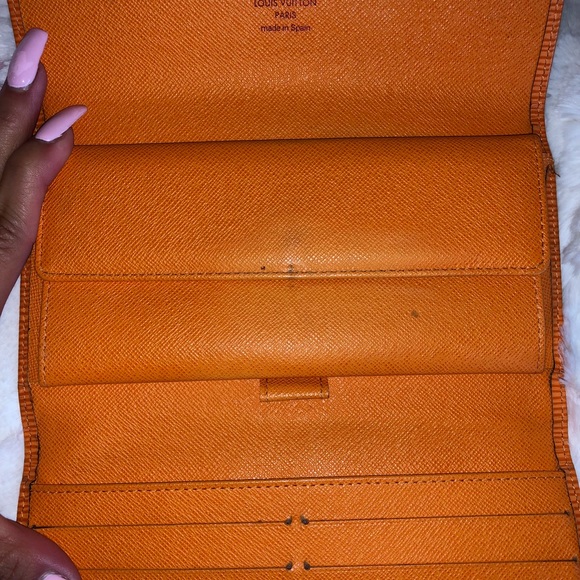 Authentic Vintage Louis Vuitton Epi leather wallet - Picture 2 of 7